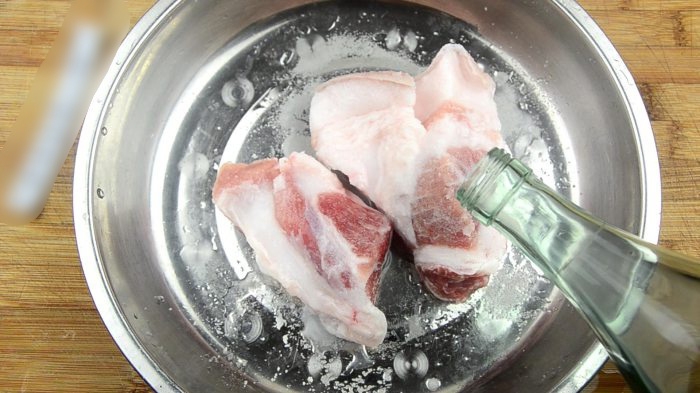 Rã đông thịt bằng nước muối