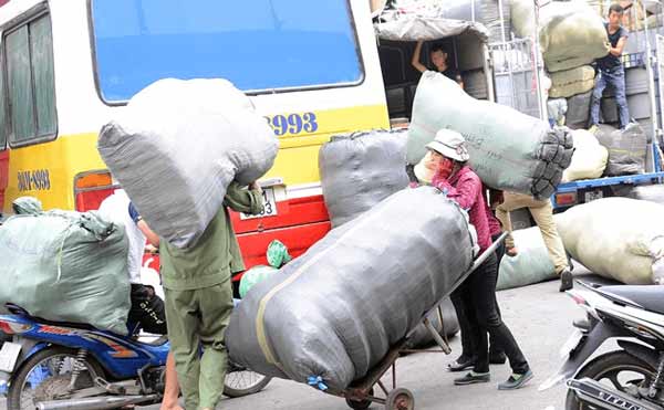 Cửu vạn là gì? Hé lộ mặt khuất nghề khuân vác cực nhọc 1 Cửu vạn là gì